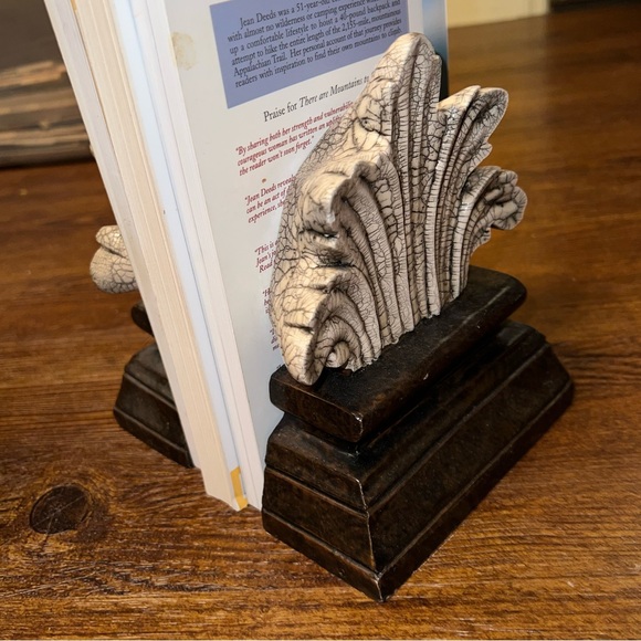 Vintage Acanthus Leaf Motif Marbled Solid Stone Bookends/ Sculpture Decor - Picture 4 of 16